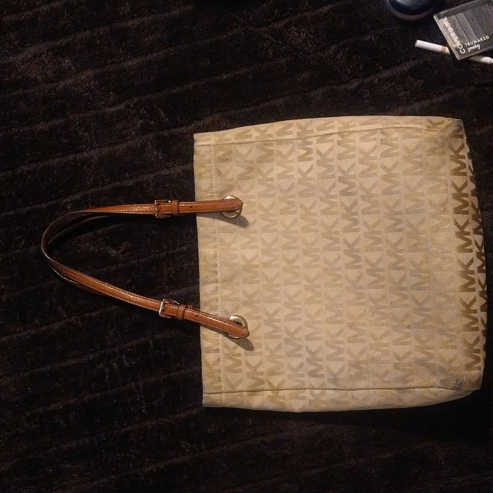 Woman's MK purse